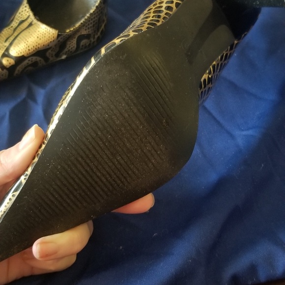 MICHAEL ANTONIO Gold snake print heels - Picture 3 of 3